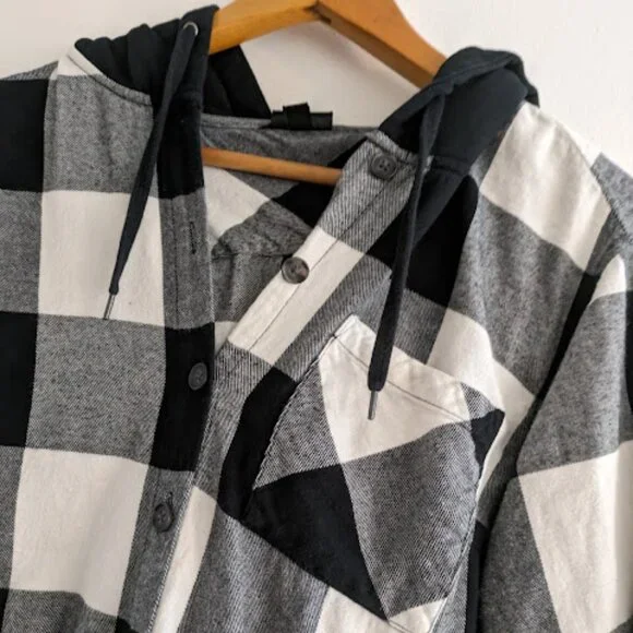 Torrid Cream and Black Plaid Flannel with Hood Size 1/1X - Picture 9 of 10